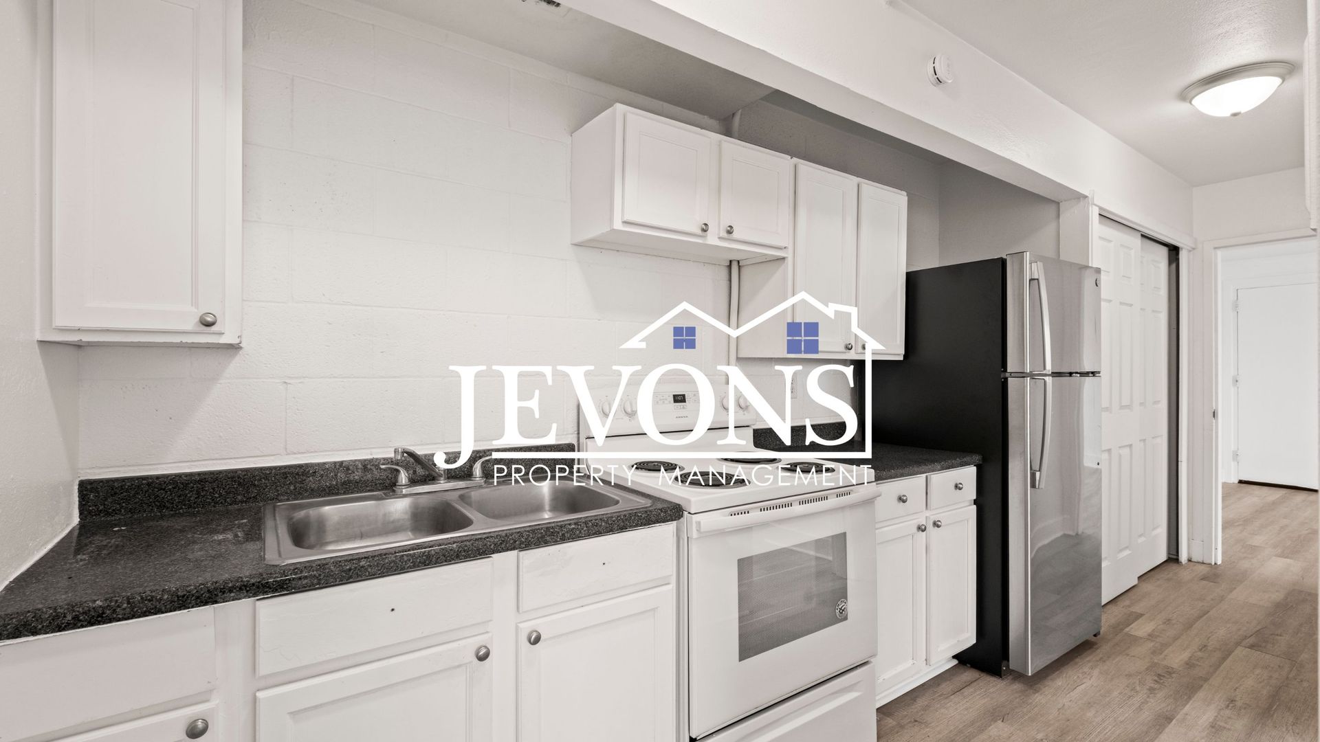 Moses Lake Apartment: 6379 Arnold Dr NE
