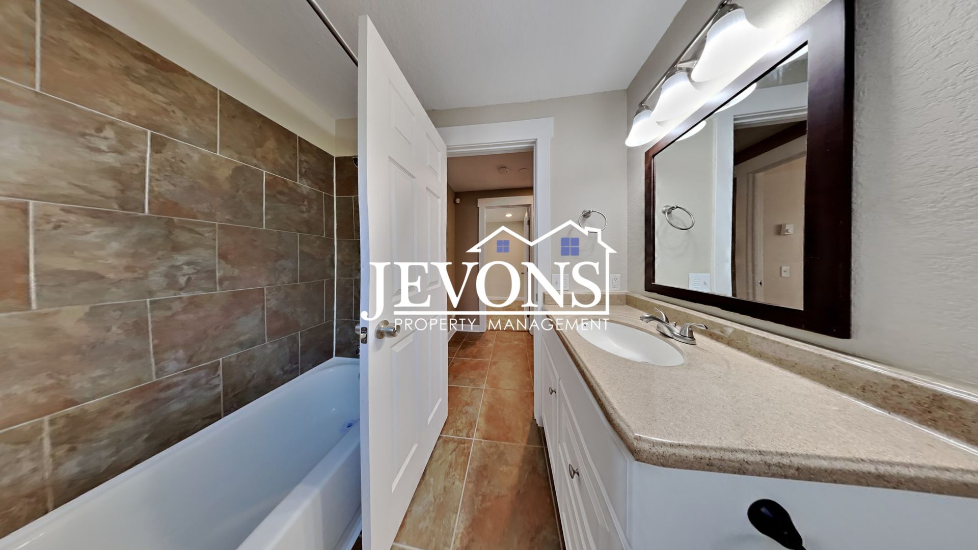529 NE 100th St 24 of 28