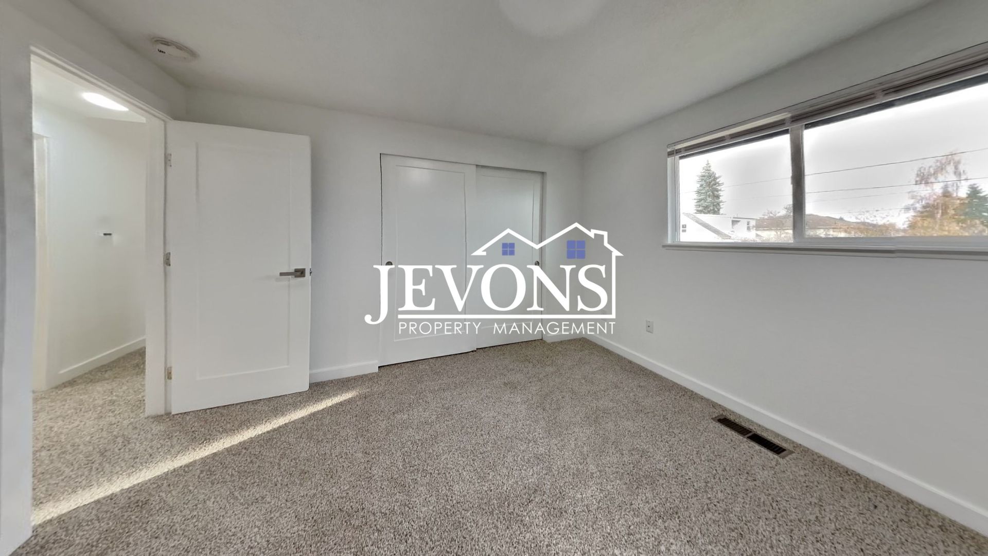 6114 N 49th St 22 of 32