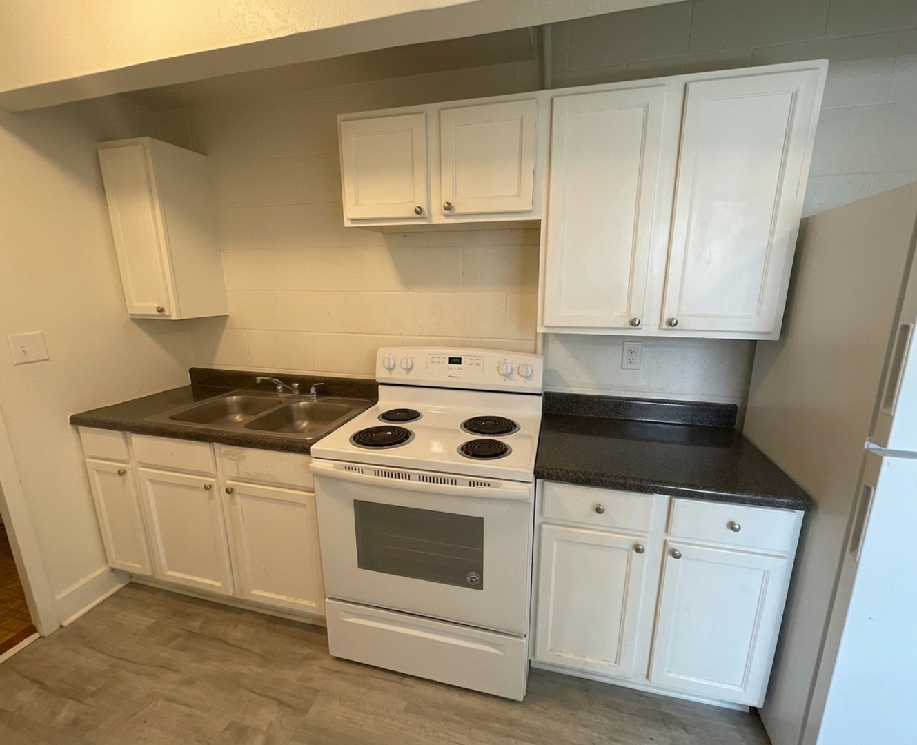 Moses Lake Apartment: 6379 Arnold Dr NE