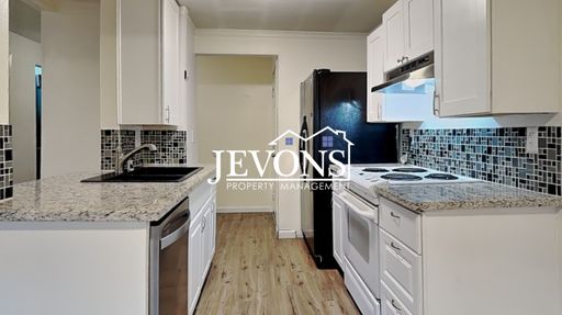 Discover your ideal Tacoma apartment with easy I-5 access! – photo 1