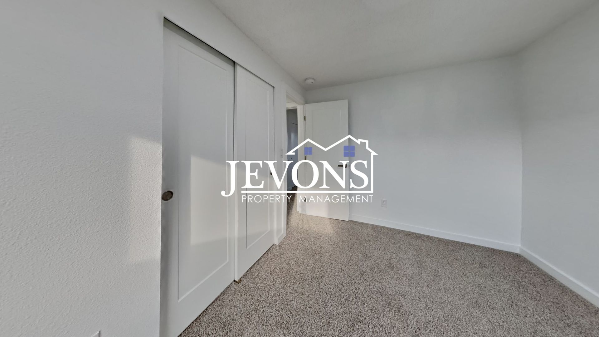 6114 N 49th St 25 of 32