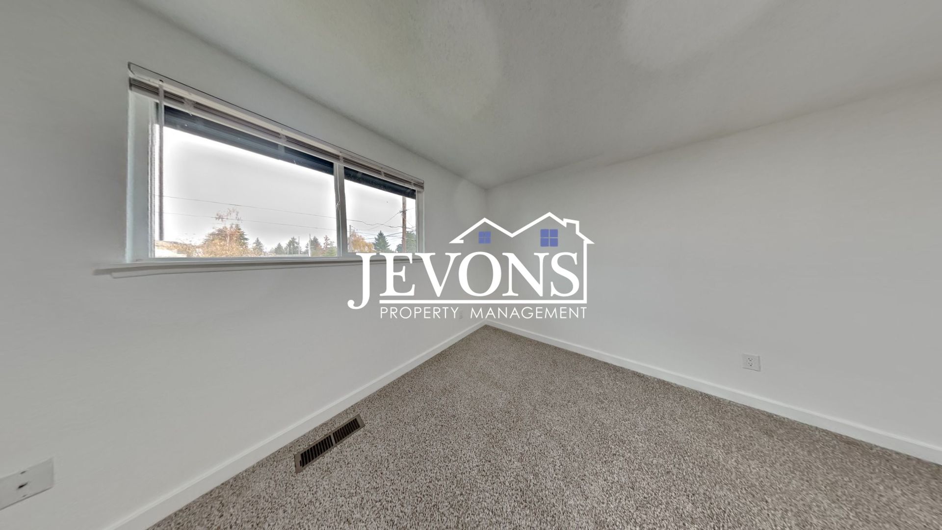 6114 N 49th St 23 of 32