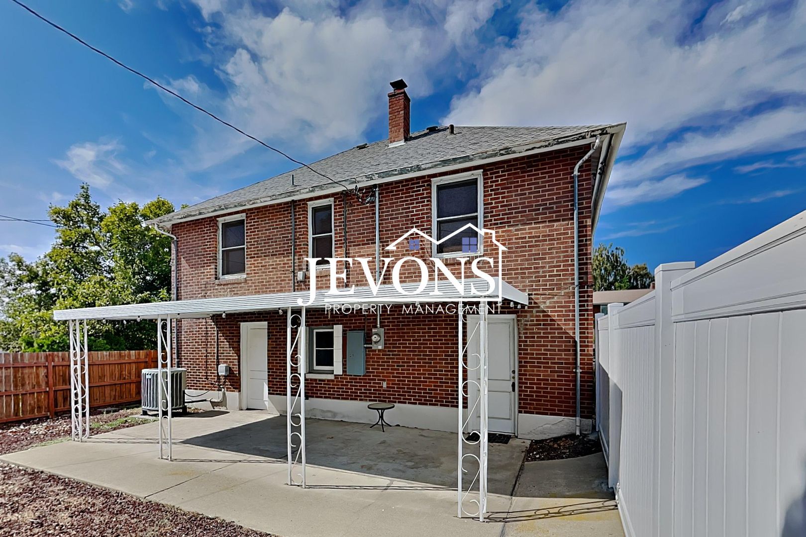 Yakima House: 603 S 31st Ave