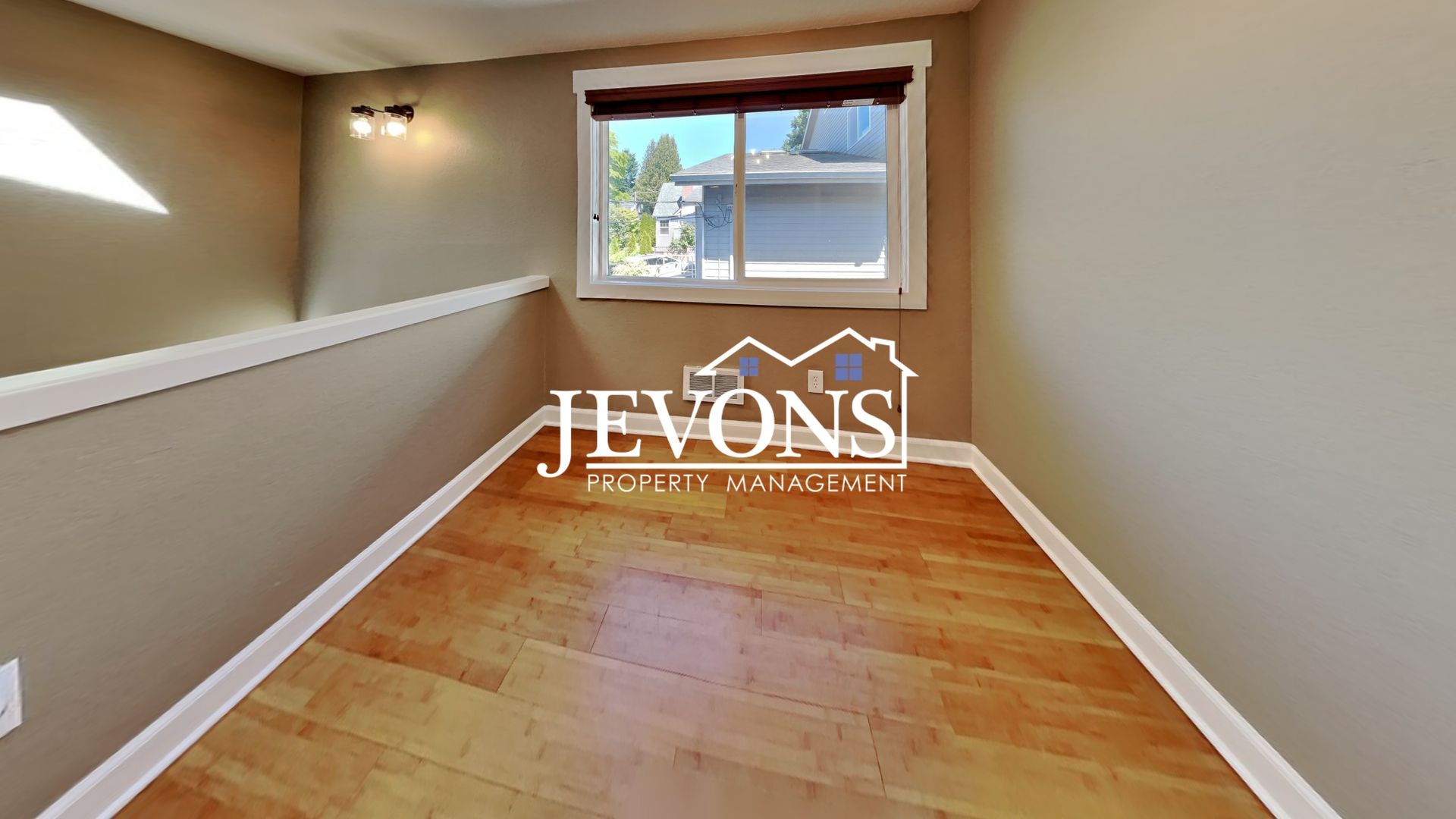 529 NE 100th St 5 of 12