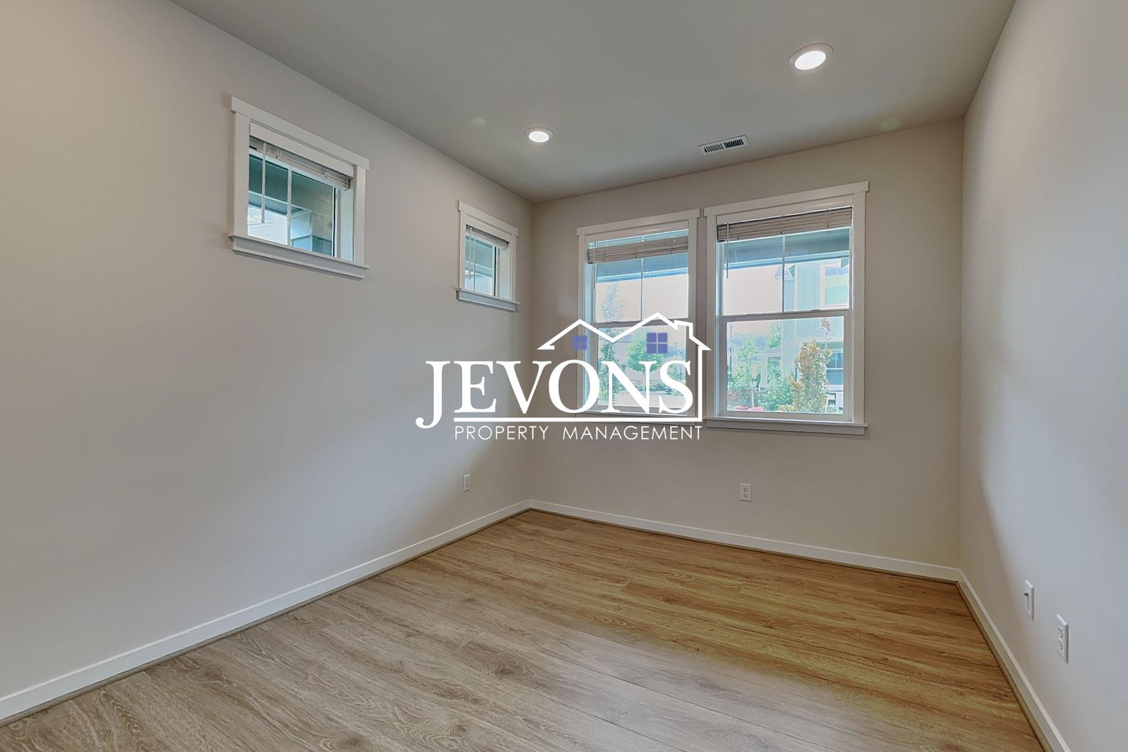 1703 14th Pl NE 35 of 43