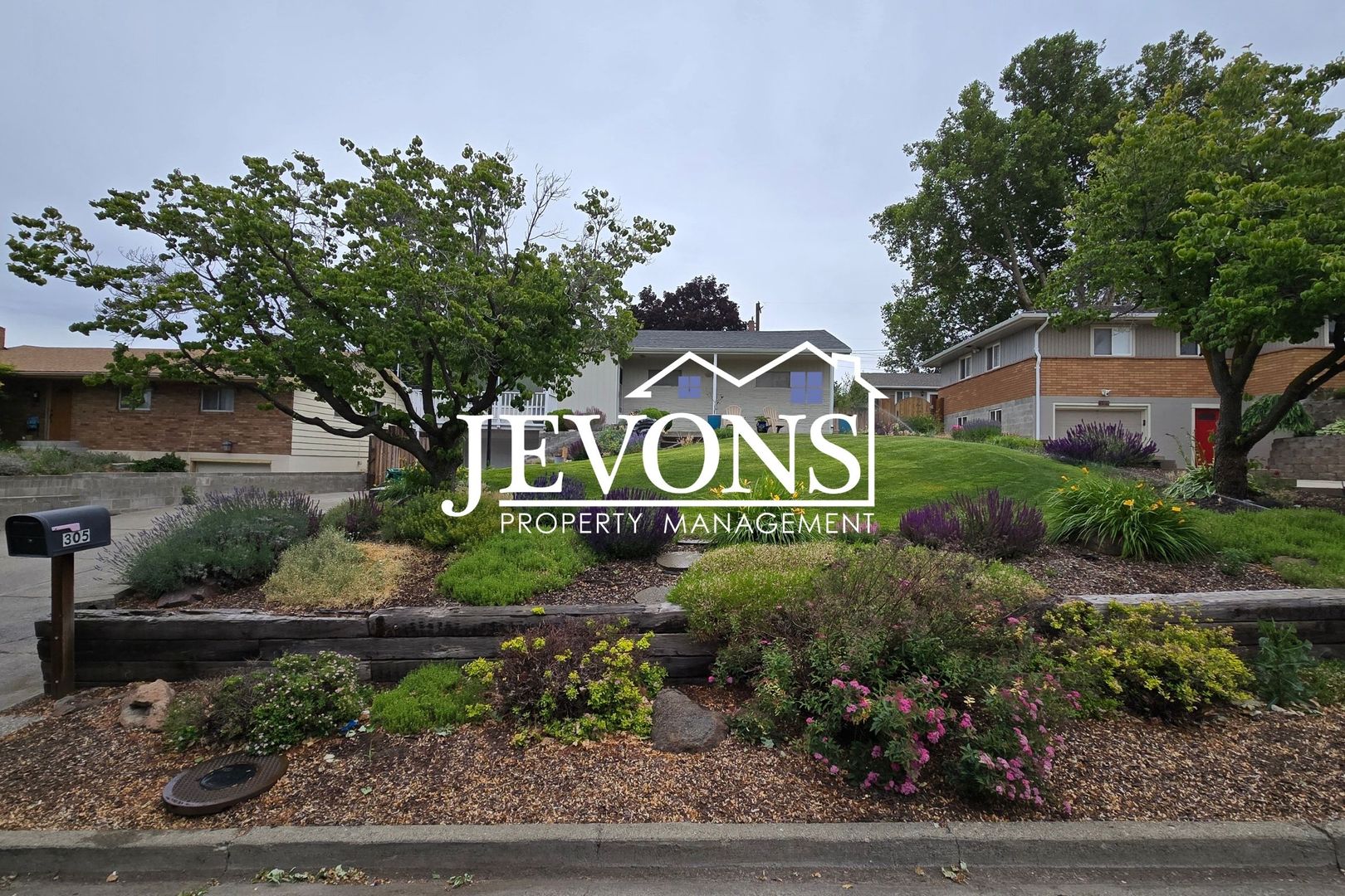 Yakima House: 305 N 28th Ave