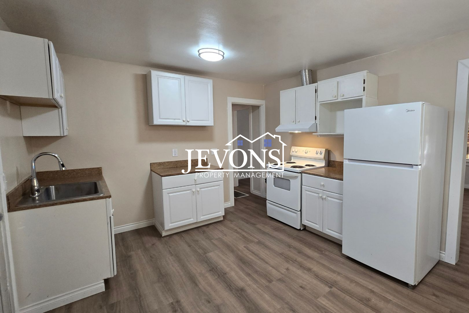 Wapato House: 419 W 3rd St