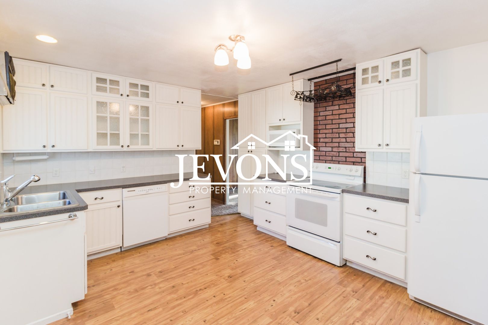 Yakima House: 913 N 16th Ave