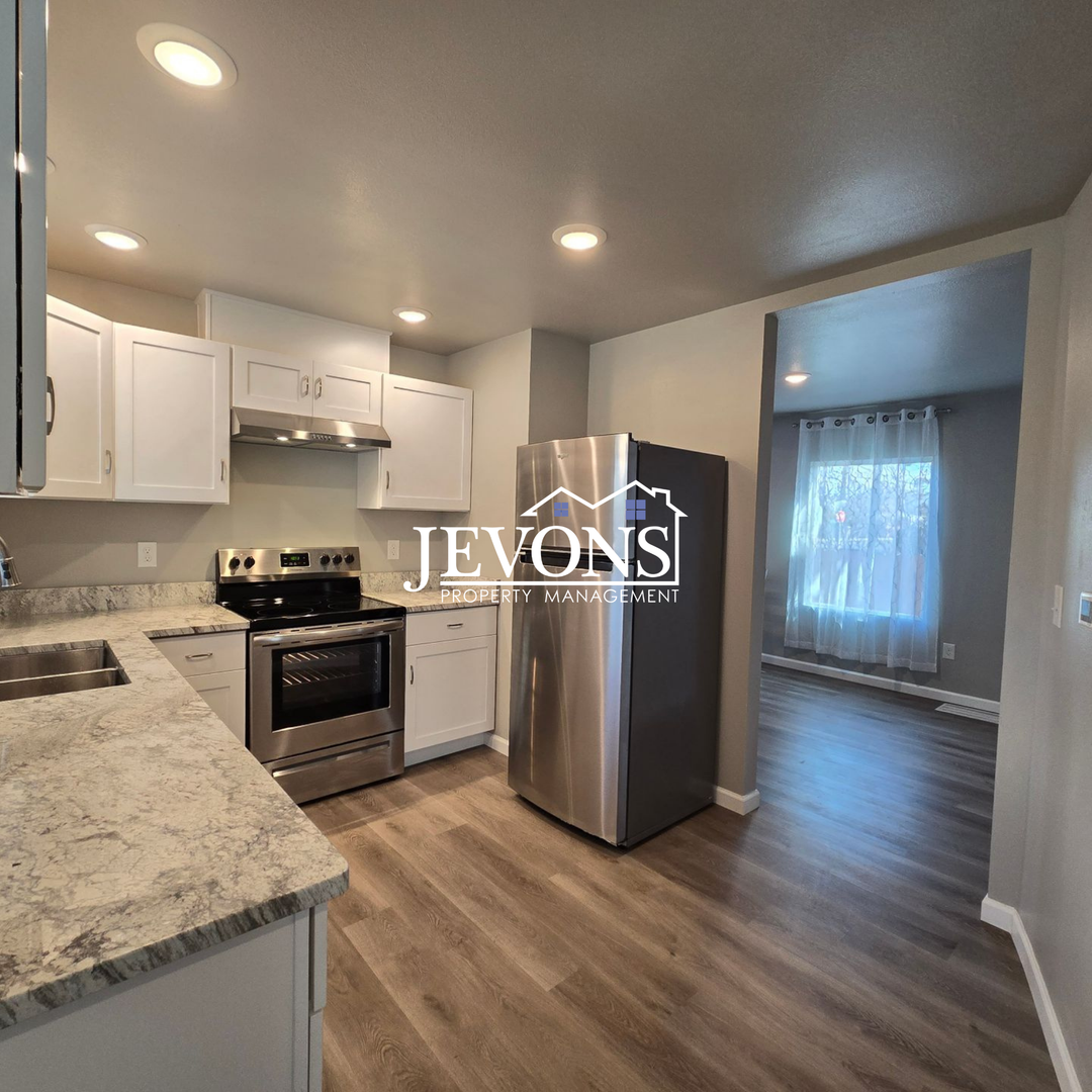 1206 W Nob Hill Blvd 7 of 12