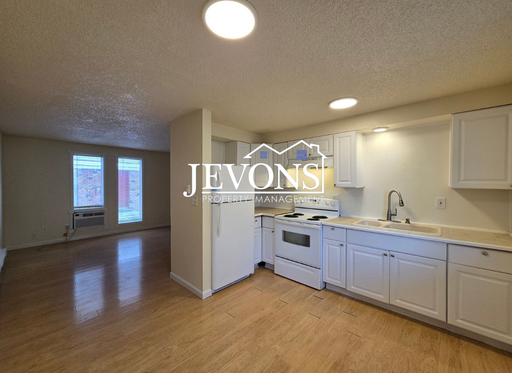 Available Soon! 2-Bedroom Apartment Near YVC – Onsite Laundry, Assigned Parking – photo 1