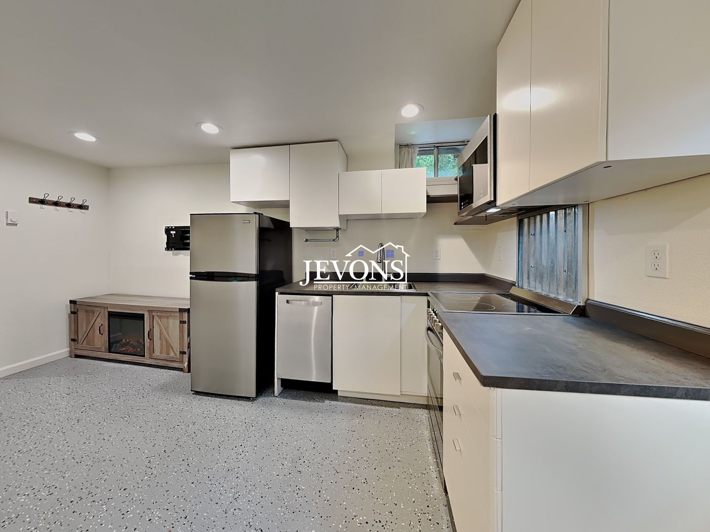 Tacoma Apartment: 9222 117th SW