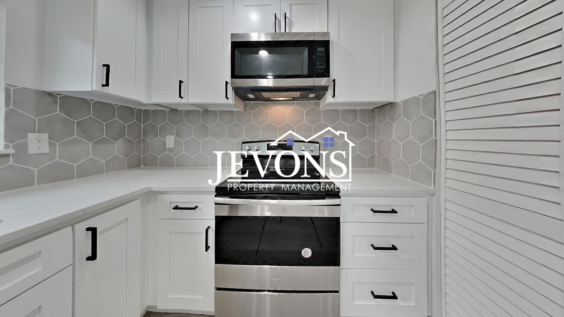 6114 N 49th St 3 of 12