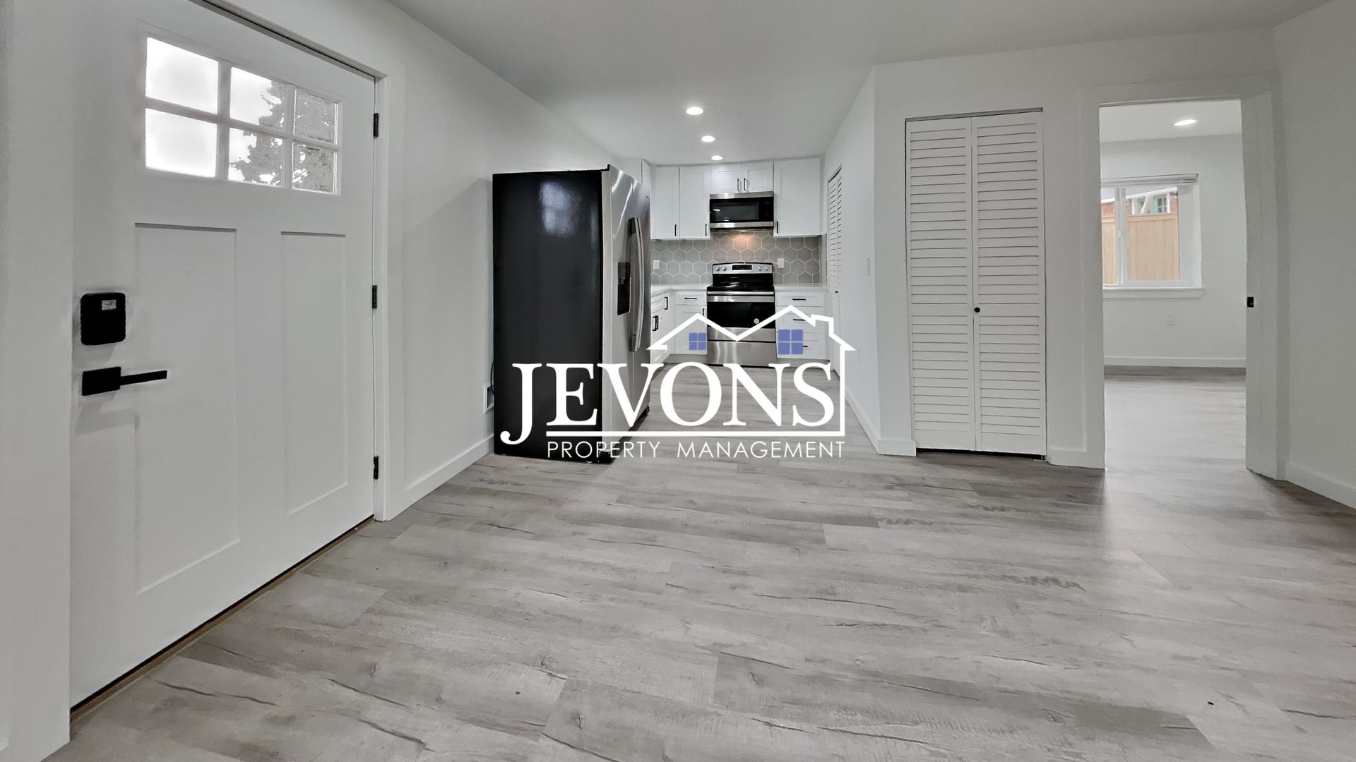 6114 N 49th St 5 of 12