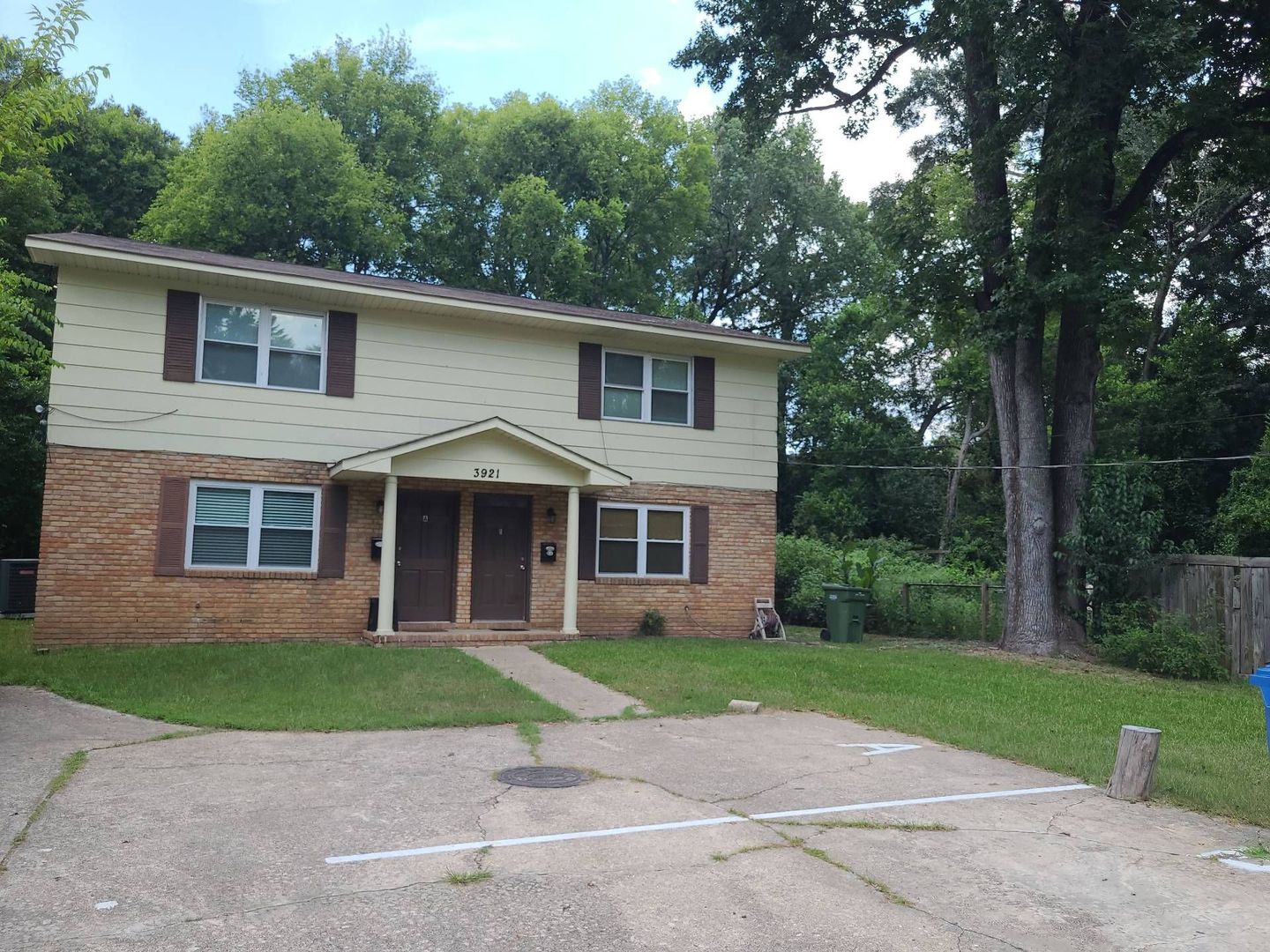 Columbus Apartment: 3921 Howard Ave