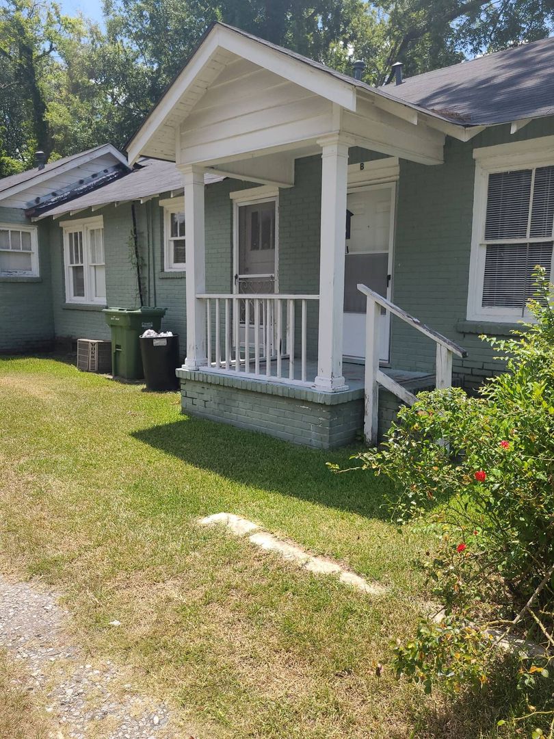 Columbus Apartment: 1616 15th Ave