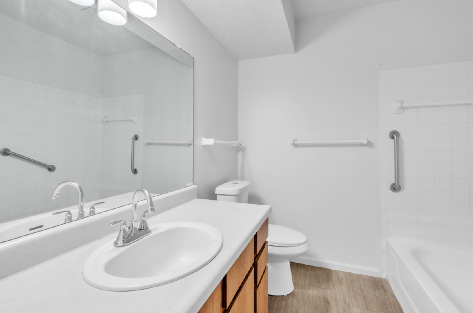 Laporte Apartment: 9107 N Wilhelm Rd