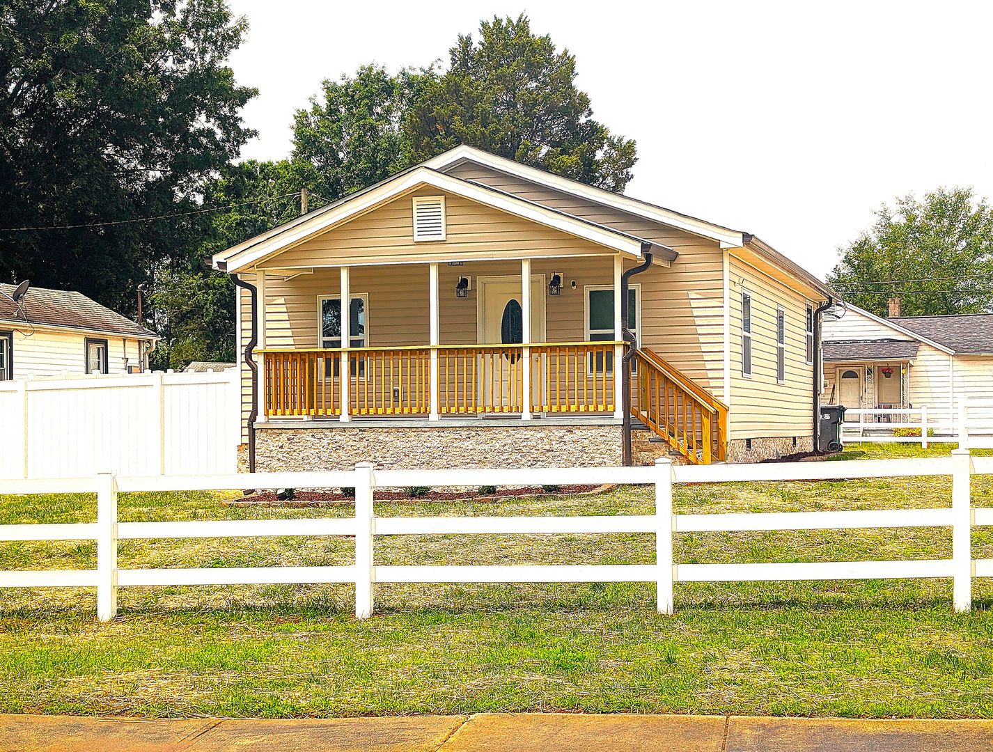 Pineville House: 9616 China Grove Church Rd