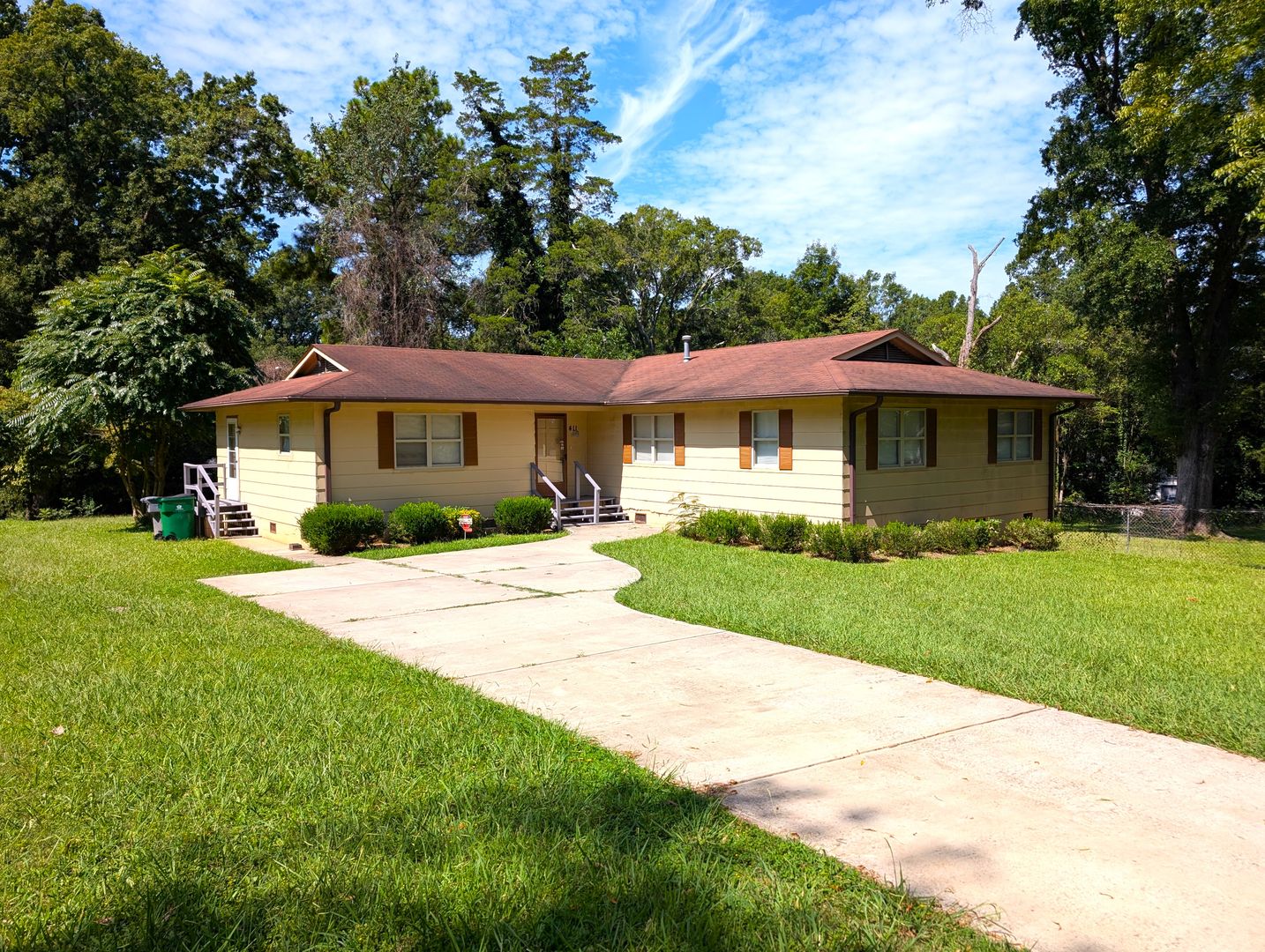Charlotte House: 411 Montrose St