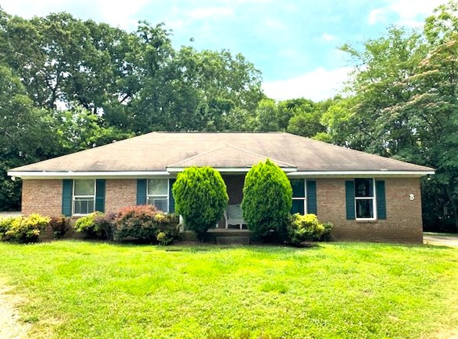 Cornelius House: 19632 - B Tryon St