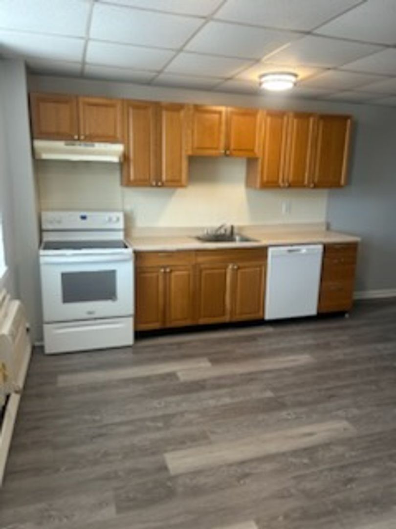 Glenolden Apartment: 29 E Logan Ave