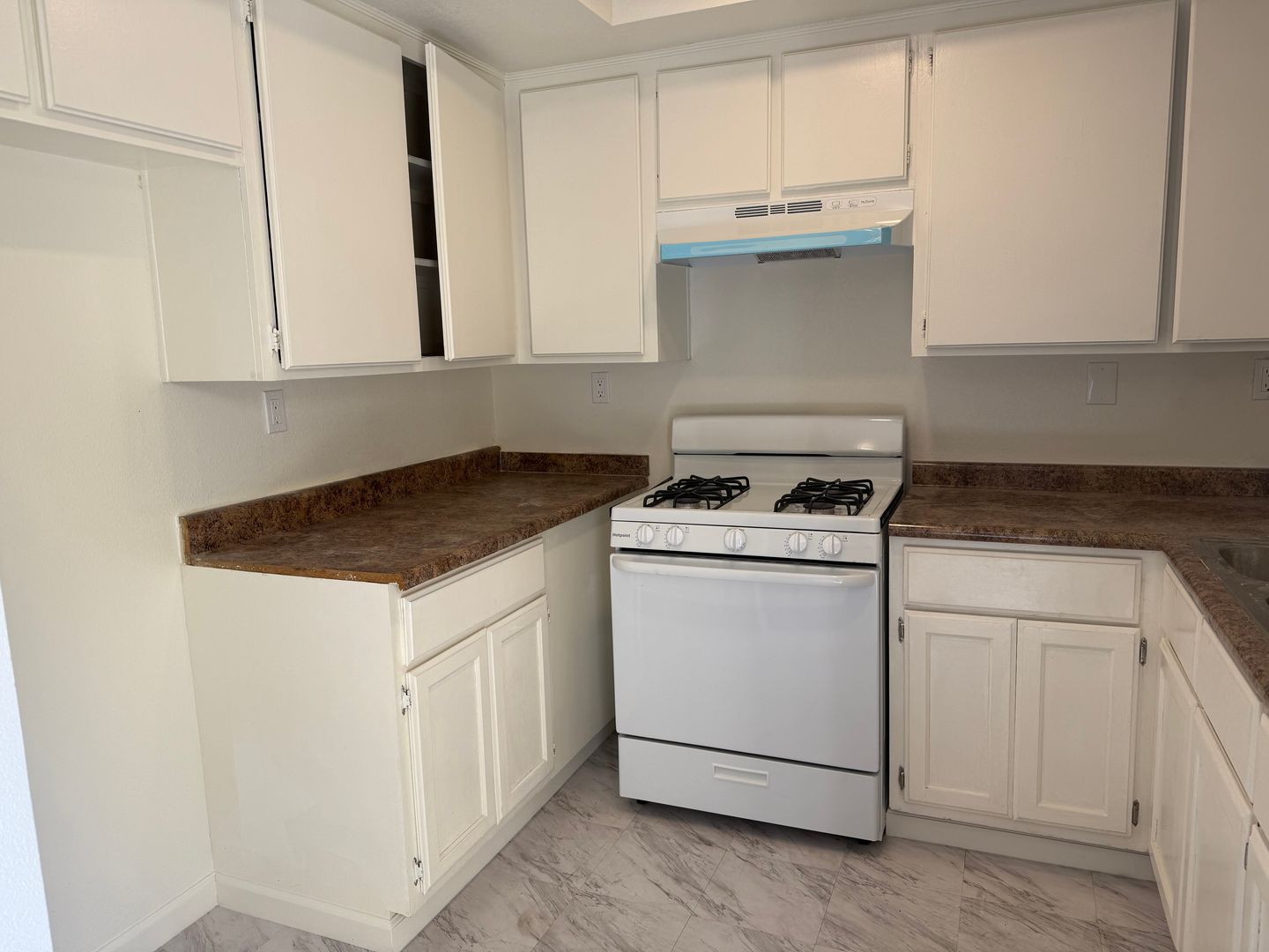 Santa Ana Apartment: 919 and 1001 South Lyon Street