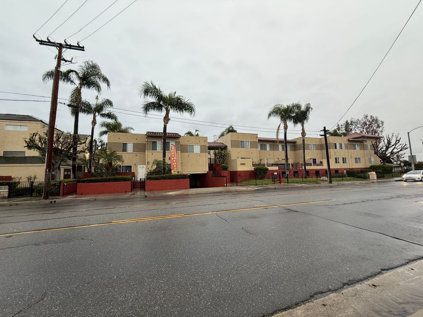Santa Ana Apartment: 919 and 1001 South Lyon Street