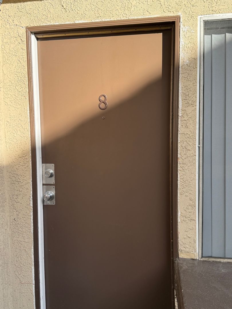 Santa Ana Apartment: 919 and 1001 South Lyon Street