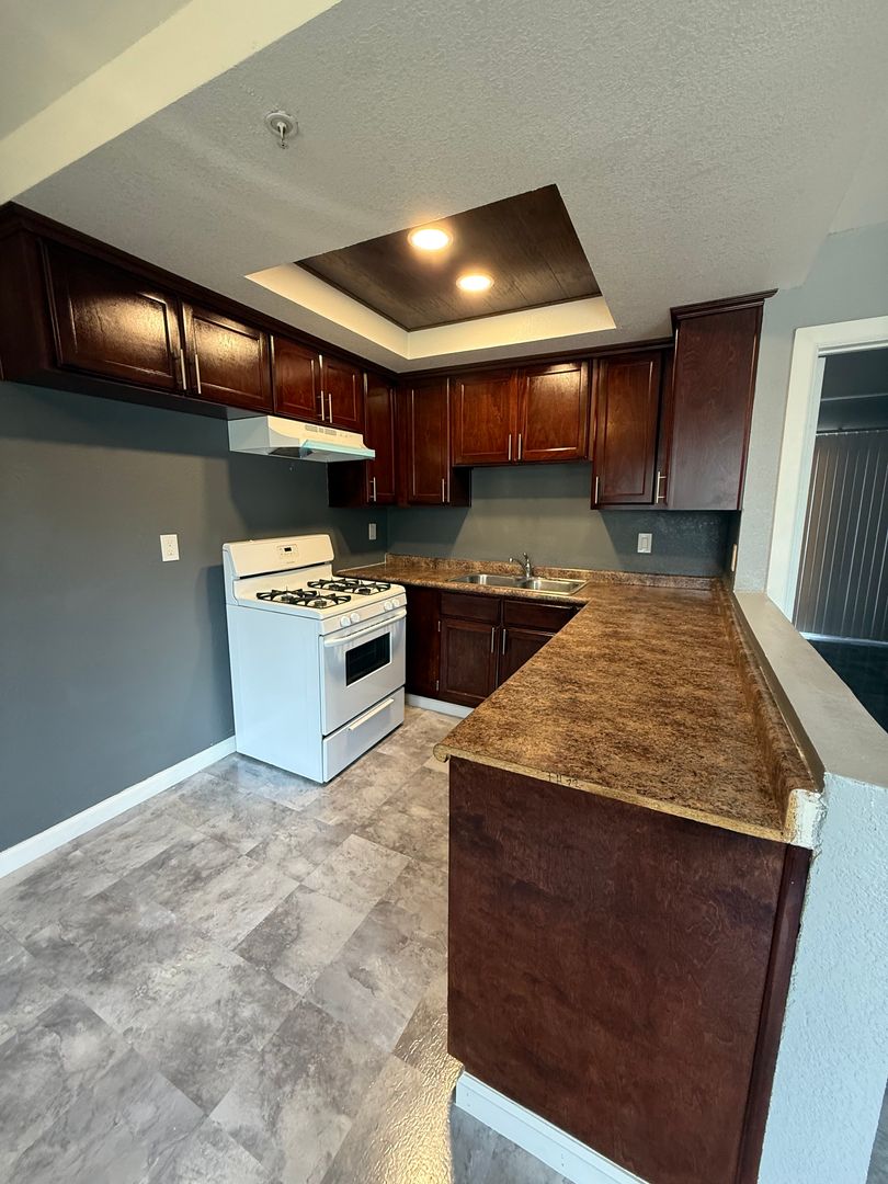 Santa Ana Apartment: 420-422 South Birch Street