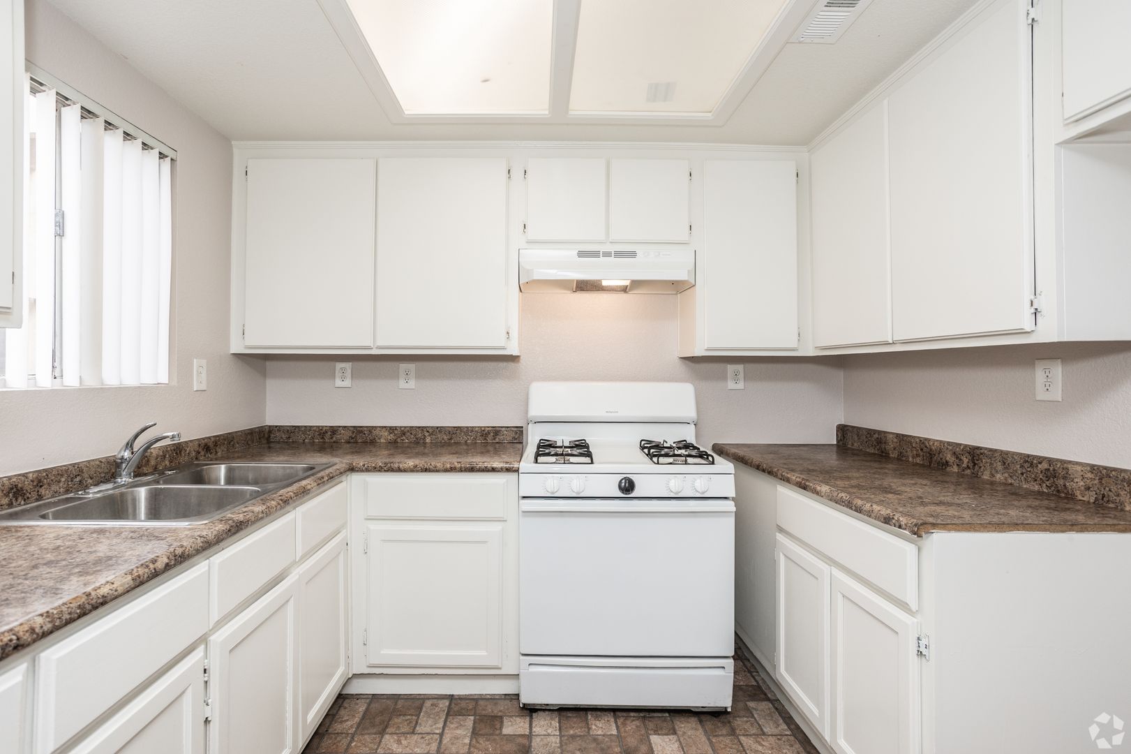 Santa Ana Apartment: 919 and 1001 South Lyon Street