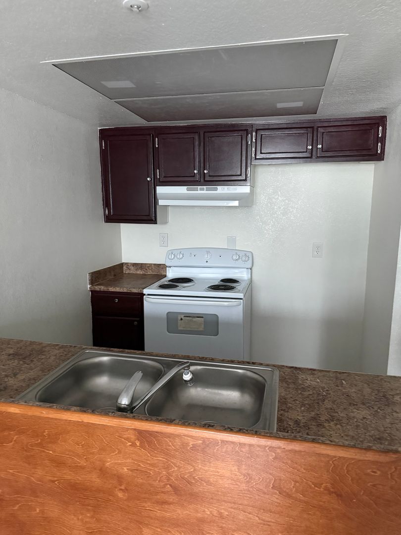 Santa Ana Apartment: 512 North Porter Street