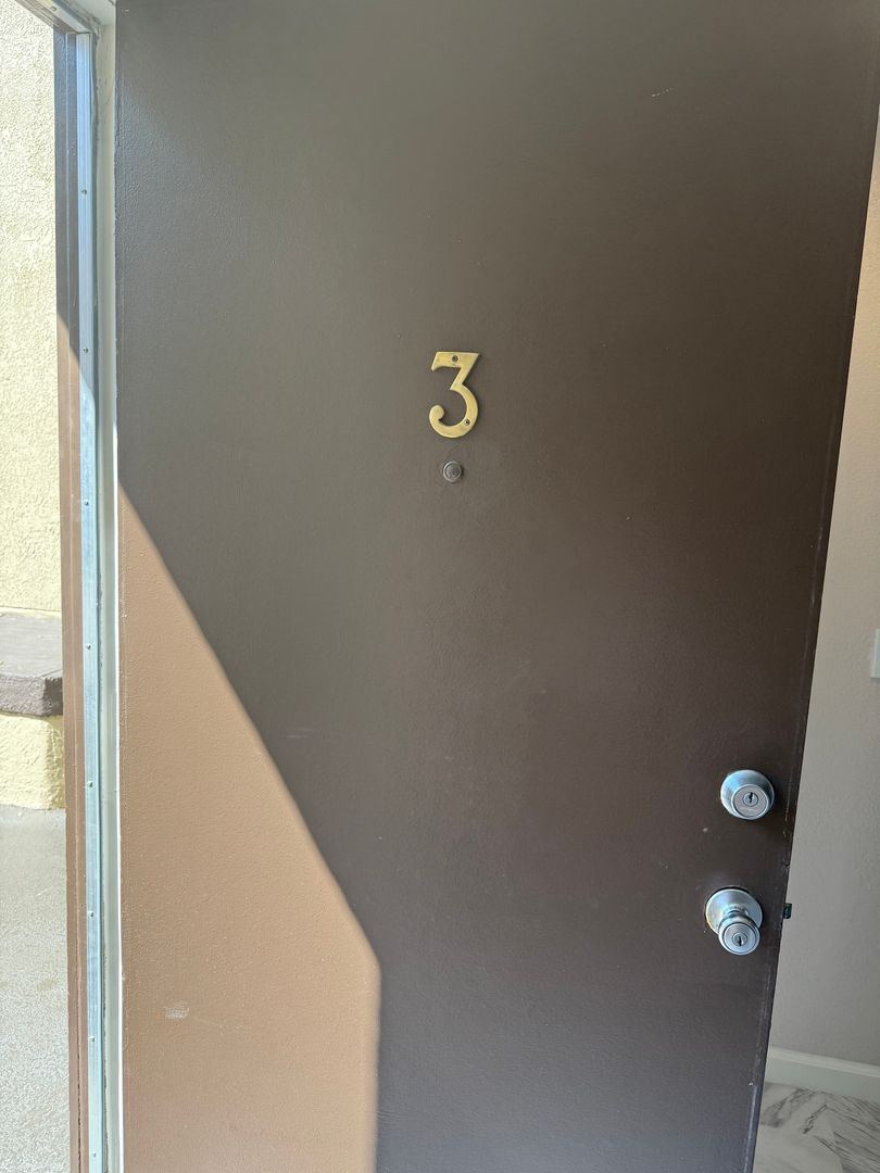 Santa Ana Apartment: 919 and 1001 South Lyon Street