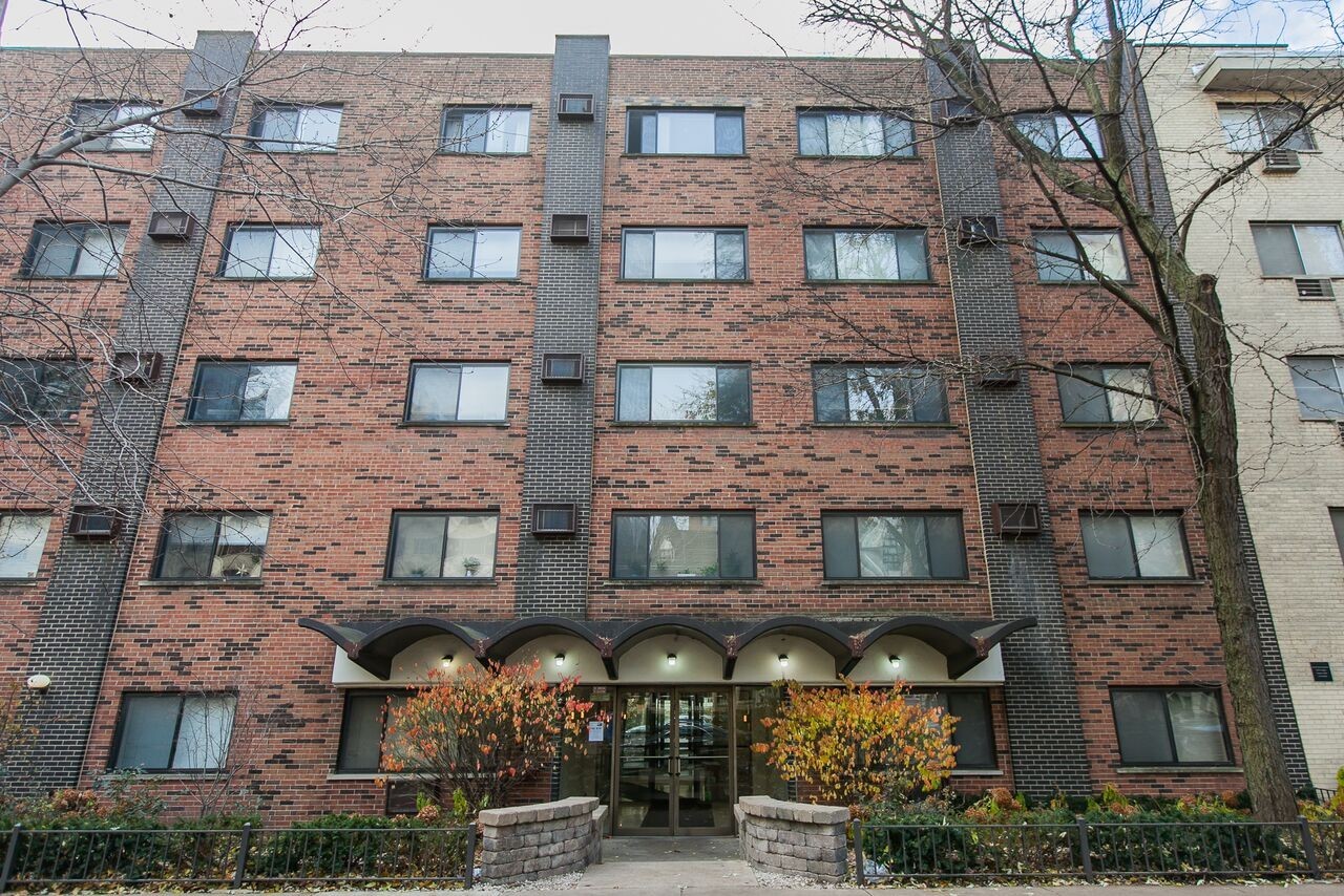 Chicago Apartment: 421-31 W. Barry