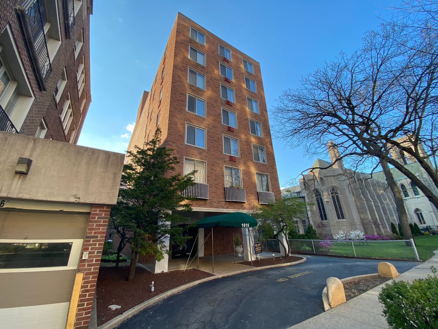 Evanston Apartment: 1616 Hinman Avenue