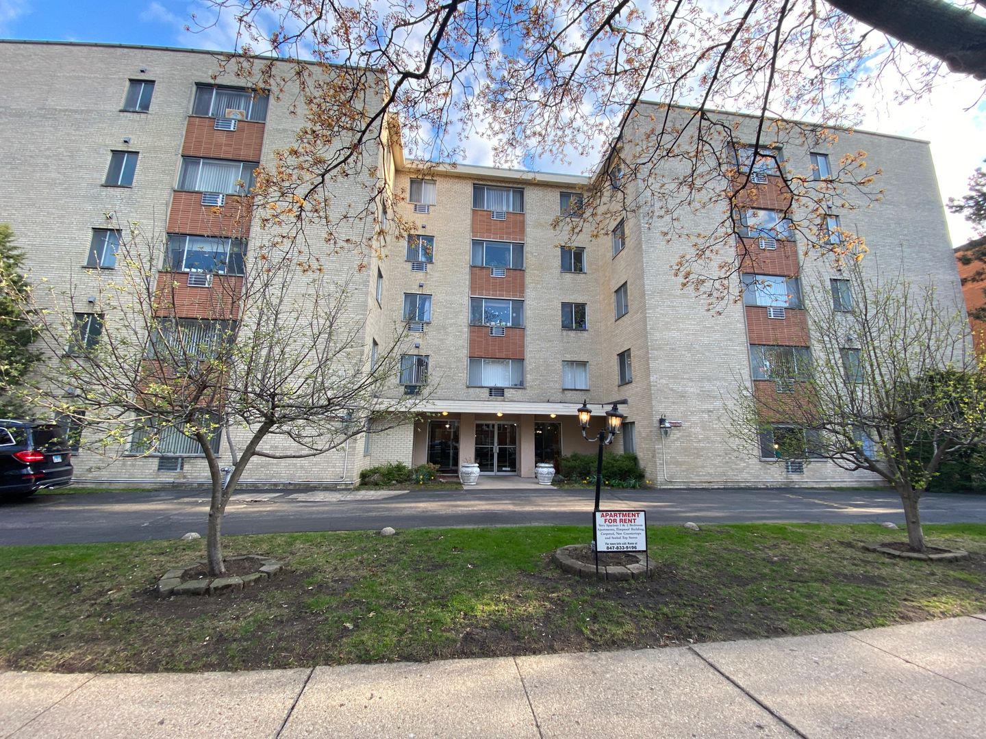 Evanston Apartment: 918 Washington Street