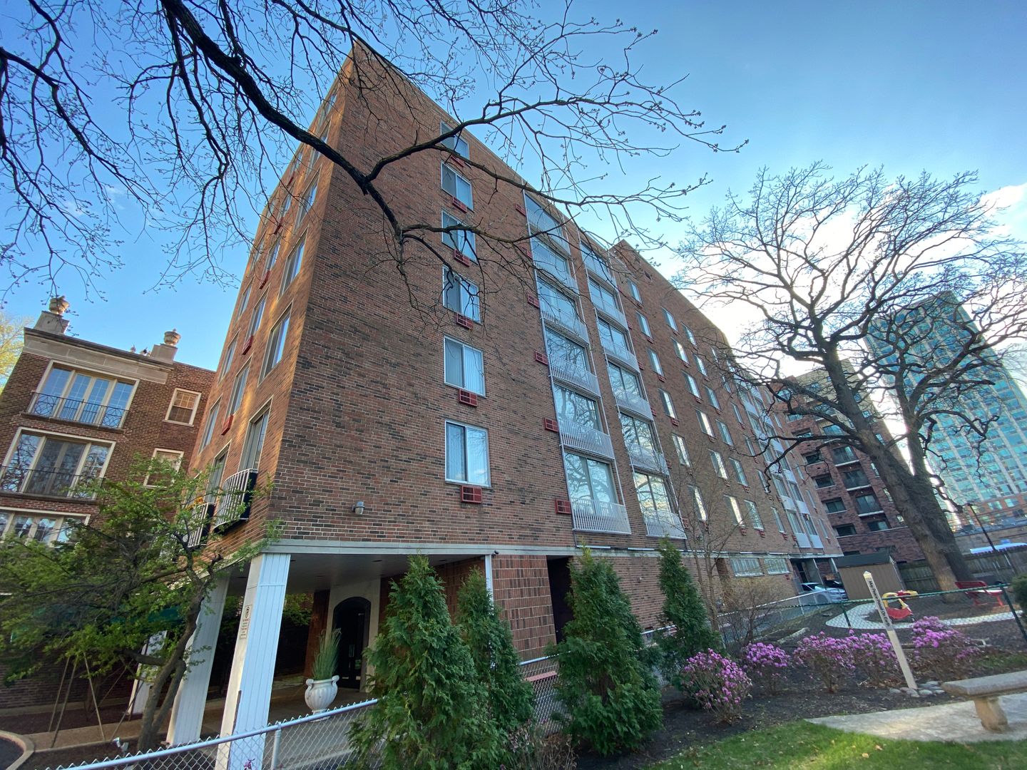 Evanston Apartment: 1616 Hinman Avenue