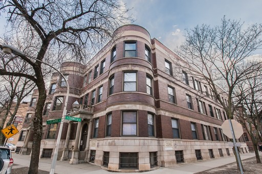 BEAUTIFULLY RENOVATED LARGE 2 BEDROOM APARTMENT IN LAKEVIEW - RE-LET – photo 1