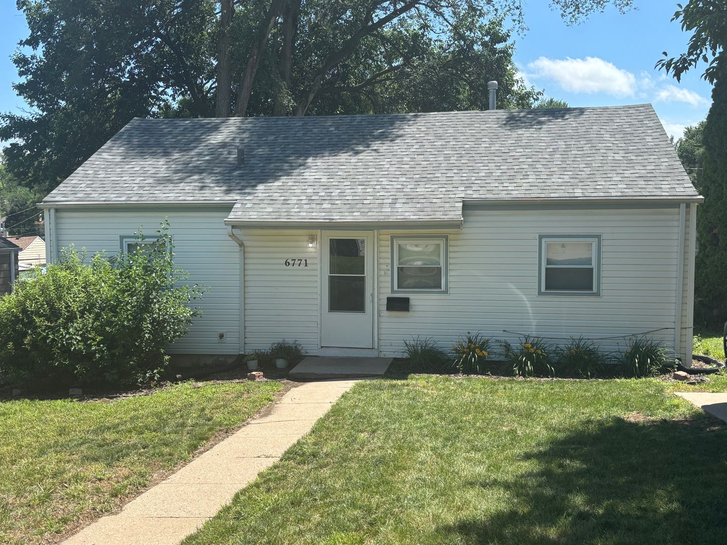 Omaha House: 6771 Charles Street