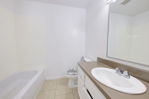 2 Bedroom Apartment – 7201 Hallshire Dr, Houston, TX 77016