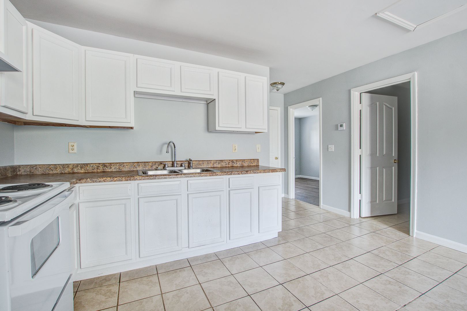 North Charleston Apartment: 6951 S. Kenwood Drive