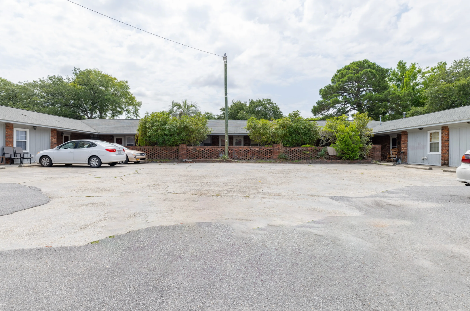 North Charleston Apartment: 3963 W. Montague Ave
