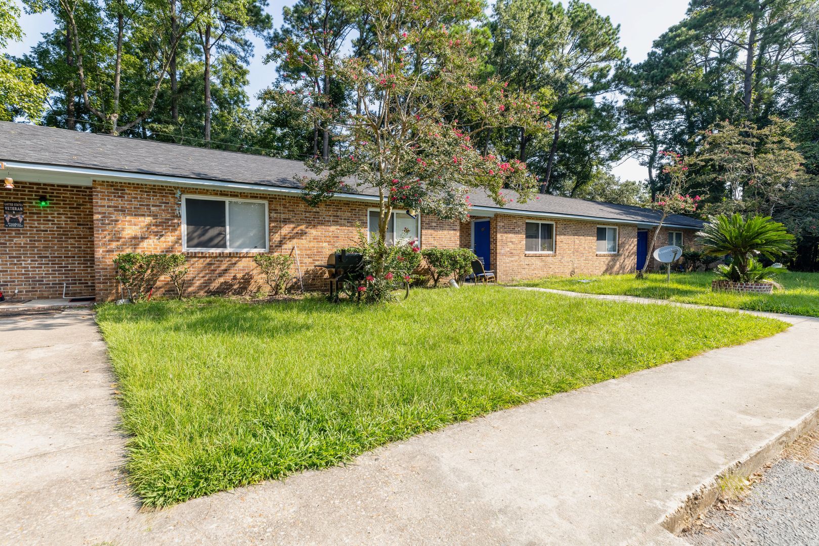 North Charleston Apartment: 6951 S. Kenwood Drive