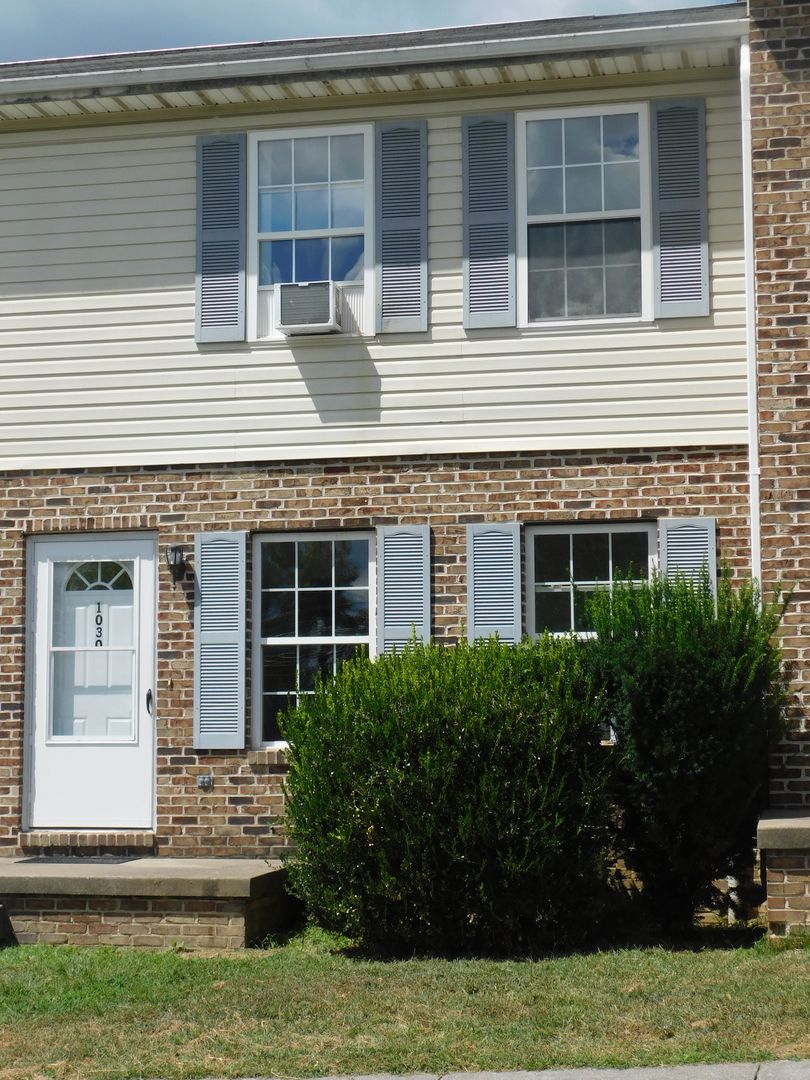 Newly updated townhouse