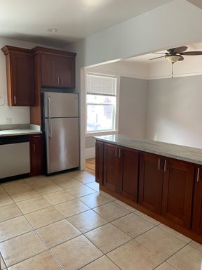 Bright, Modern One Bedroom in Ideal North Beach Location! – photo 1