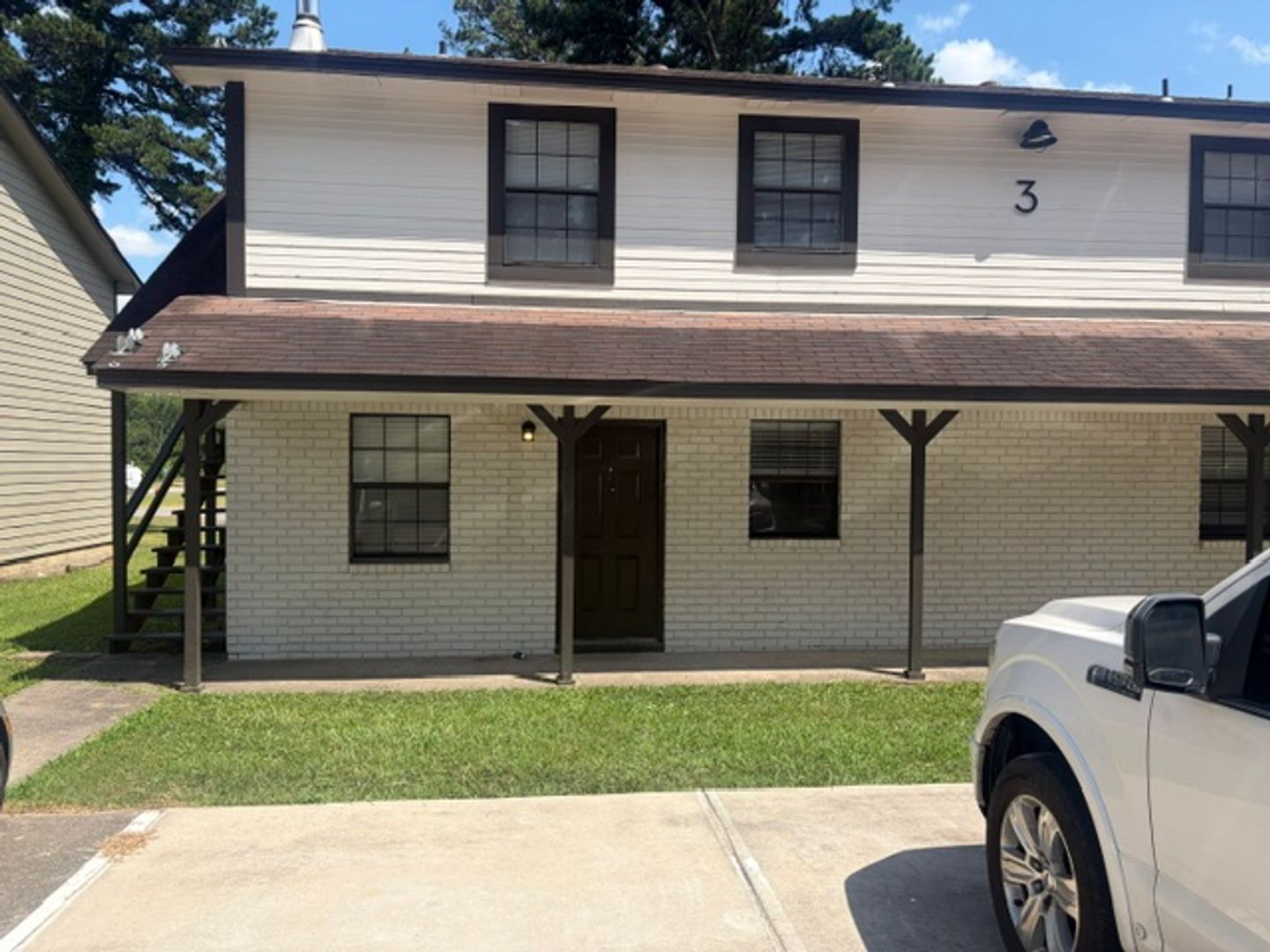 Jacksonville Apartment: 3 Pinewood Court