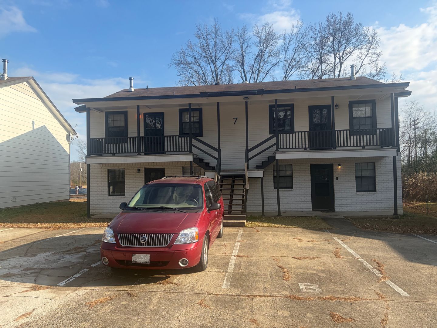 Jacksonville Apartment: 7 Pinewood Court