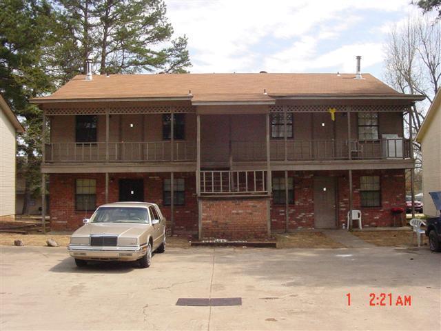Jacksonville Apartment: 9 Pinewood Court