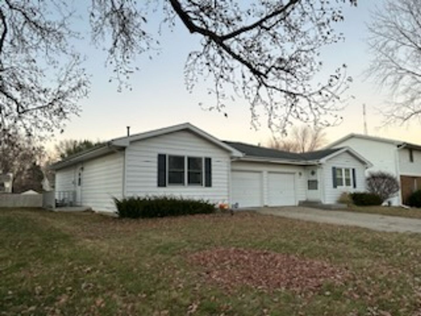 Chatham House: 819 Deerfield Road