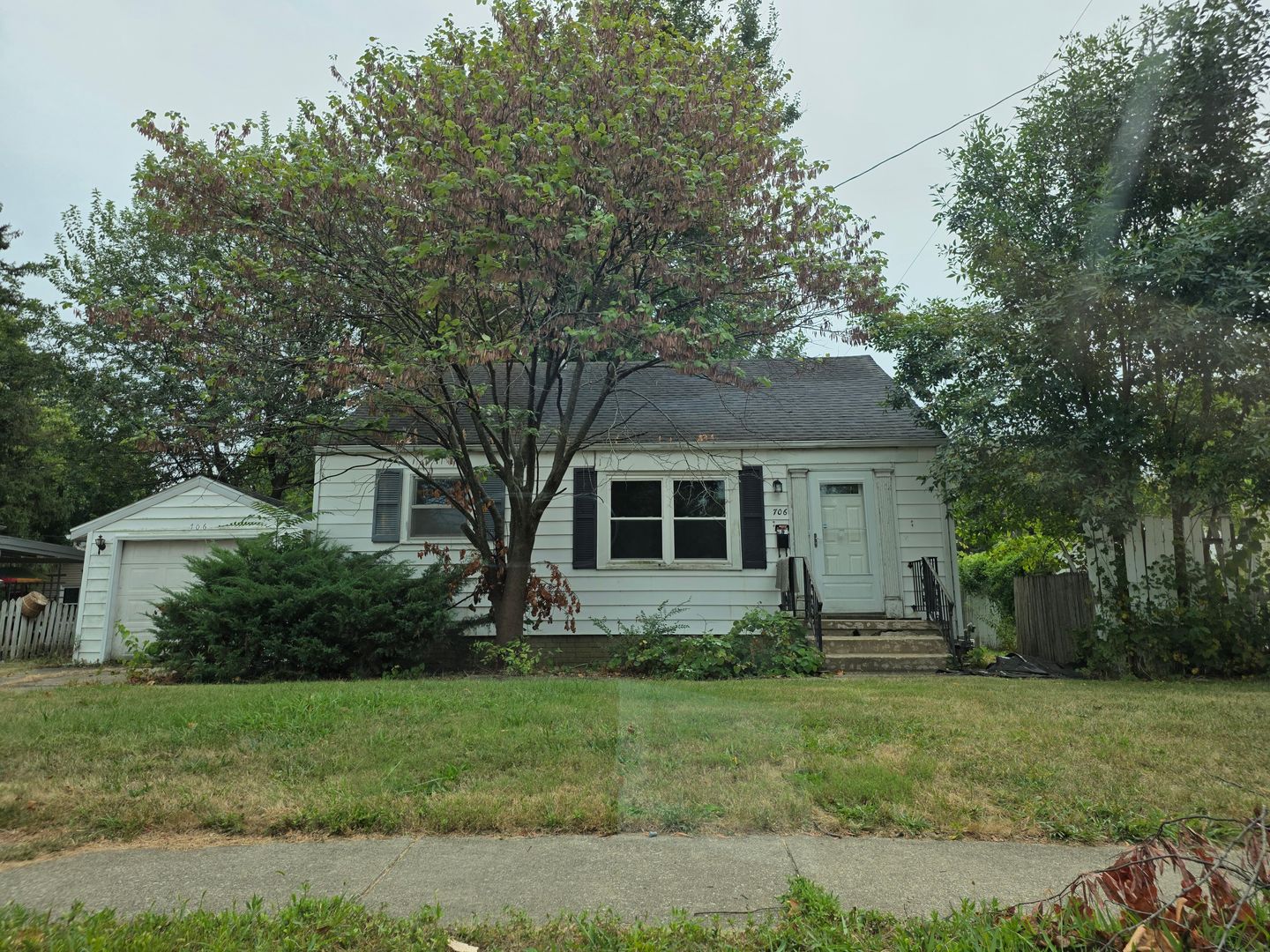 Springfield House: 706 Outer Park