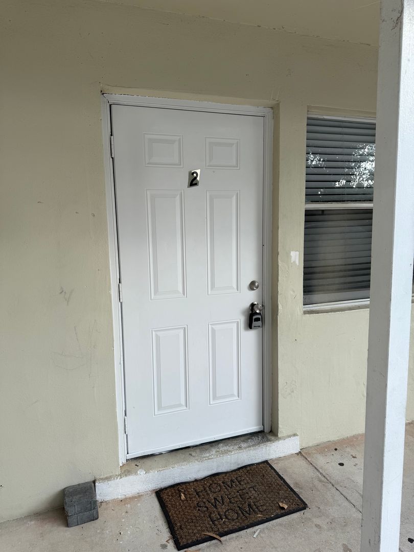 West Palm Beach Apartment: 1176 W 32nd Street